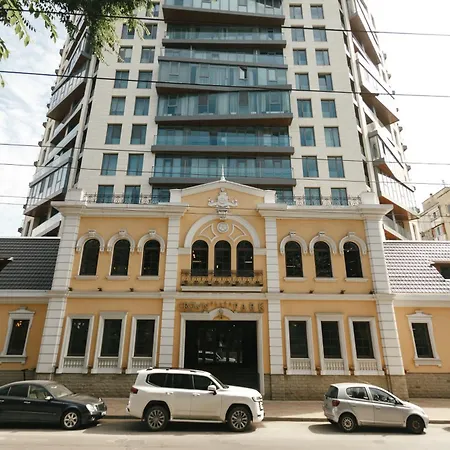 Crownplaza Boutique &